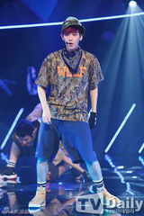 组图：SISTAR《MCountdown》夺冠 女团齐拼大腿