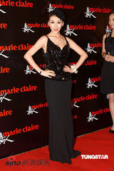 幻灯图集：爱戴酥胸半露火辣出场 蔡康永侯佩岑联袂主持