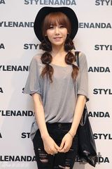 组图：金多炫Clara等出席活动展迷人魅力