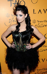 高清组图：《暮光之城》女星阿什莉-格林孔雀装