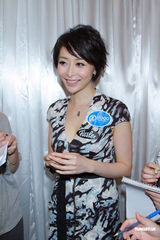 组图：汤盈盈与钱嘉乐无芥蒂 郑希怡纹身代表家人