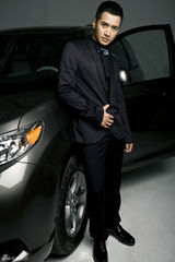 组图：何晟铭写真 古典小生转型儒雅型男