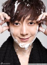 幻灯图：男版范冰冰退出快男 男装大片力证非伪娘