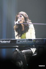 组图：曲婉婷香港音乐会 否认借版权事件炒作