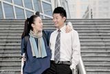 组图：《独生子女》李健浪漫牵手童瑶