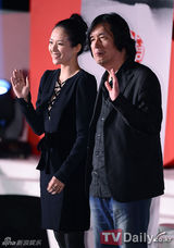 组图：章子怡李长东导演出席釜山电影节活动