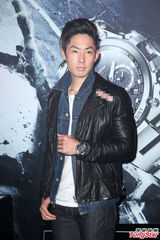 组图：吴建豪大赞新婚太太 秀钻戒分享甜蜜心情