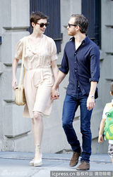 组图：好莱坞女星安妮-海瑟薇幸福完婚