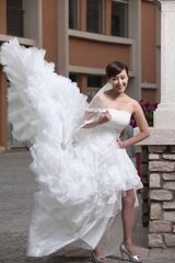 幻灯图集：赵子琪化身夏日新娘 轻舞飞扬似百合盛放