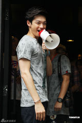 组图：辰亦儒为自己潮牌站台 方文山来助阵