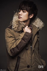 高清组图：韩团NU'EST冬季写真大秀美少年范儿