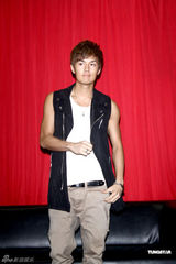 高清图：吴克羣帅气现身录节目 不回避私生子传闻