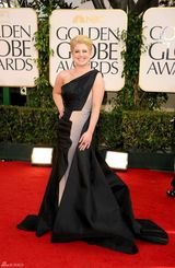 高清图：凯莉-奥斯本礼服亮相香肩柔媚