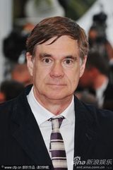 组图：《无法安宁》首映礼 布莱丝高腰蓬蓬裙抢镜