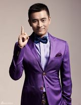 组图：陈龙全新写真揭入行十八年神奇蜕变