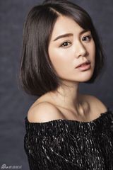 组图：马思纯复古写真变熟女 小露香肩添性感