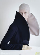 组图：蒂尔达登《W》封面 前卫造型彰显独特个性