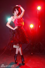 高清组图：江一燕变身派对公主 展现曼妙身姿