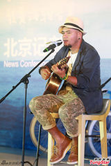 组图：张震岳出新专辑 回归原住民本色