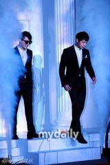 组图：JYJ朴有天金俊秀出席粉丝博览会开幕式