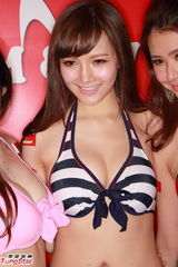 高清组图：女星齐集比基尼派对 众嫩模争妍斗丽