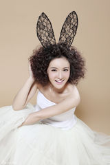 组图：郑亦桐化身“最萌兔女郎” 清纯可爱令人心动