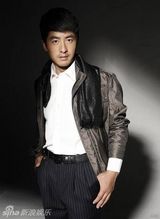 幻灯：郭晓冬代言商务男装 时尚帅气