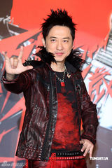 幻灯：庾澄庆“到死都要18岁” 有望泳渡日月潭