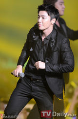 组图：韩团SJ少女时代等亮相《GS&CONCERT》