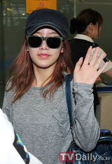 组图：T-ara赴日巡演休闲装亮相机场