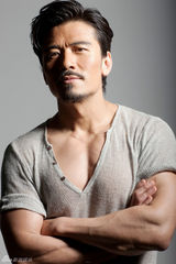 组图：唐文龙硬汉写真自曝曾练咏春拳 最想拍动作片