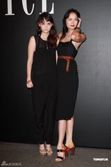 组图：众星出席新店开幕 Angelababy黑色透视秀身材