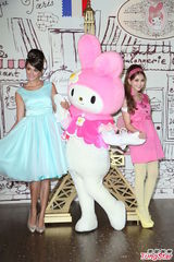 组图：昆凌避谈七夕情人节 忙工作未看《天台》