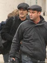 组图:小贝现身《秘密特工》片场 三位公子探班