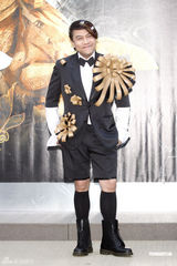 高清图：小S为金马奖试装秀美腿 蔡康永调侃大S