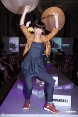 组图：薛凯琪带病出席活动 称从未与房祖名拍拖