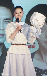 组图：佟丽娅杜淳拍吻戏 陈思成吃醋电话监控