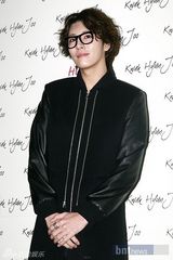 组图：朴寒星洪秀雅徐仁英等众星时尚亮相服装秀