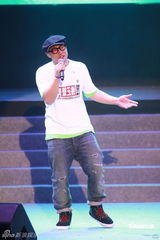 幻灯图：情系玉树关爱汇演 陈奕迅陶喆合作唱金曲