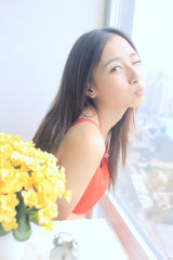 组图：叶青曝写真大片 唯美浪漫宛若童话公主