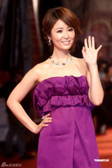 组图：亚太影展女星比美 侯佩岑温碧霞红毯争艳