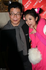 组图：安以轩生日派对众星捧场 扮粉红顽皮豹