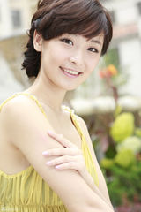 高清：李曼演技渐成熟 街头随拍无需华丽陪衬