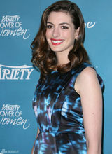 组图：众星出席午餐会 海瑟薇加纳阿汤嫂斗艳