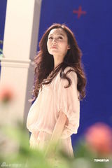 组图：范玮琪为公益歌曲拍摄MV 个唱邀吴佩慈站台