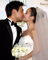 幻灯图：原BABYVOX成员金EZ婚礼现场 幸福洋溢 