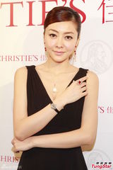 组图：熊黛林活动低胸爆乳 否认恋同性密友