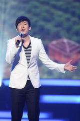 高清组图：新浪网络盛典 满江献唱《中华诵》