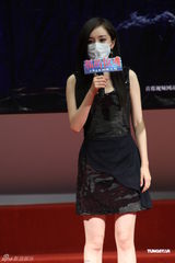 组图：《孤岛惊魂》造势杨幂口罩遮面 冯绍峰送祝福