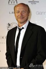 幻灯：拉塞尔-克劳拥娇妻做慈善 好莱坞明星皆现身